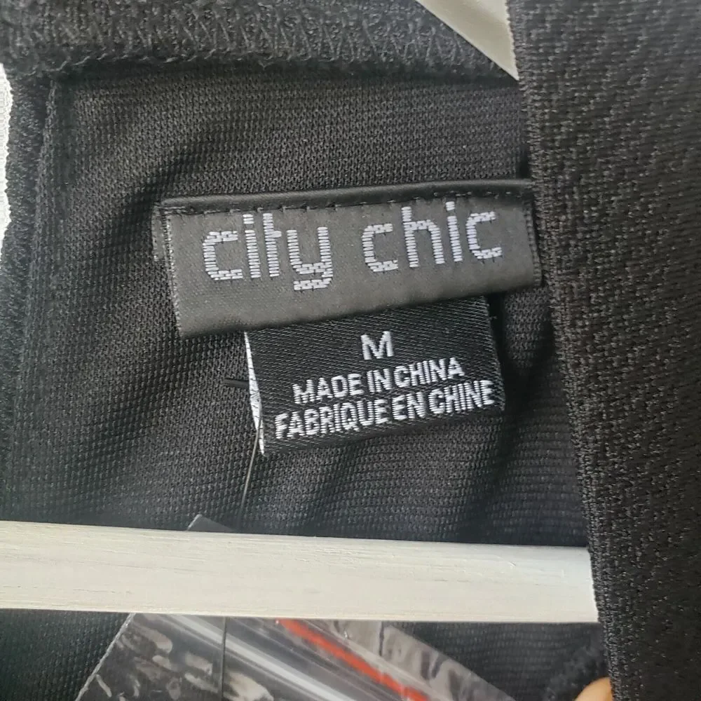 Elegant Black Sleeveless Dress - Picture 6 of 7